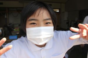 ピースサイン男子