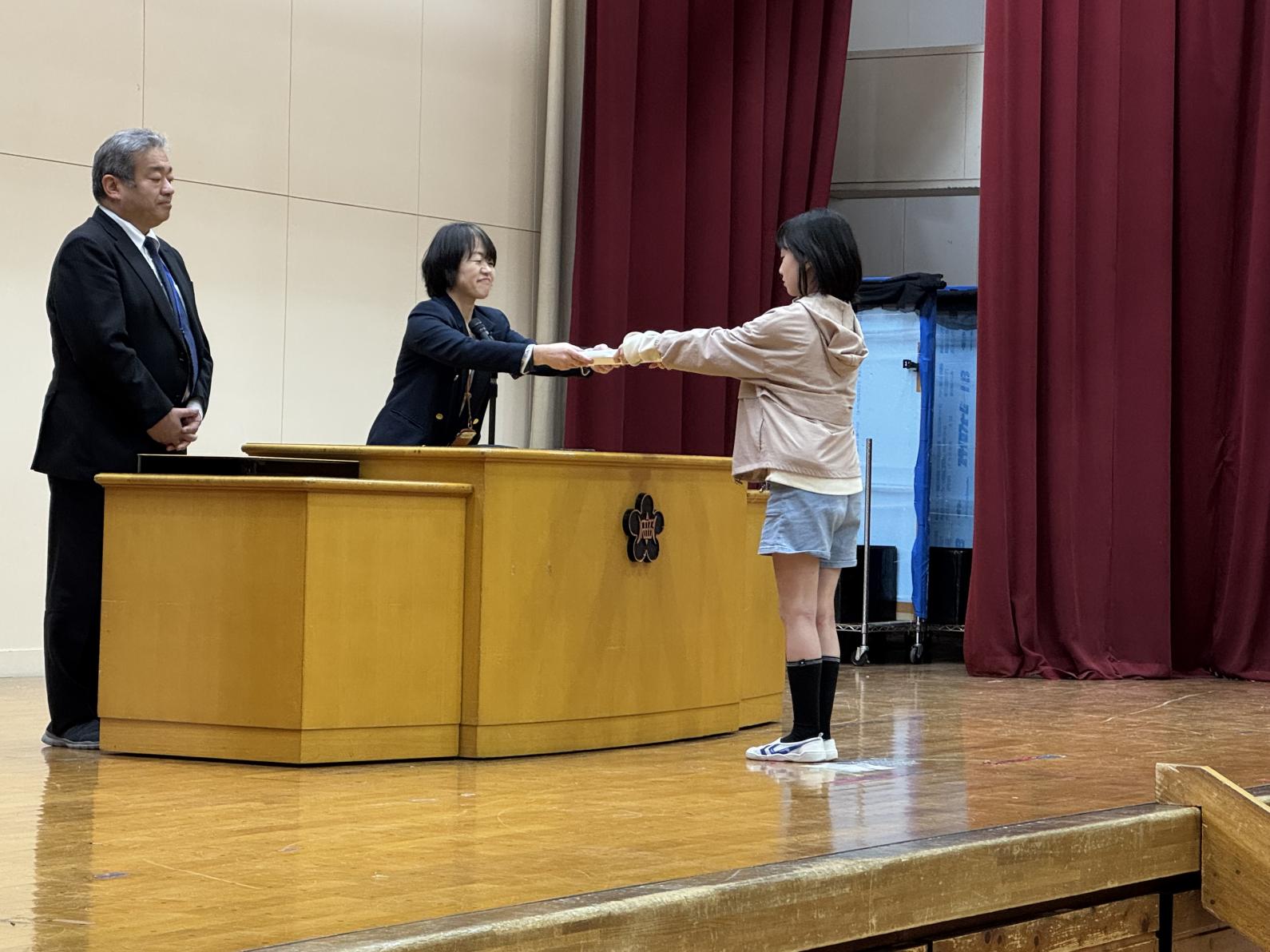 教科書授与 教科書授与