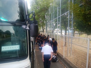 バスに乗車 バスに乗車