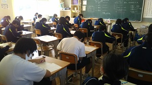 使う