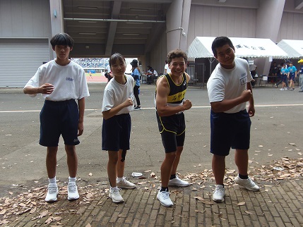4人 4人