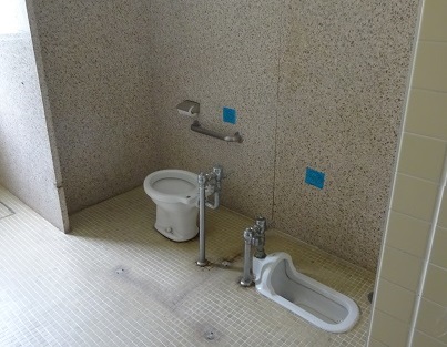 トイレの壁撤去