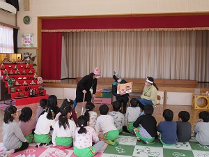 読み聞かせ (2) 読み聞かせ (2)