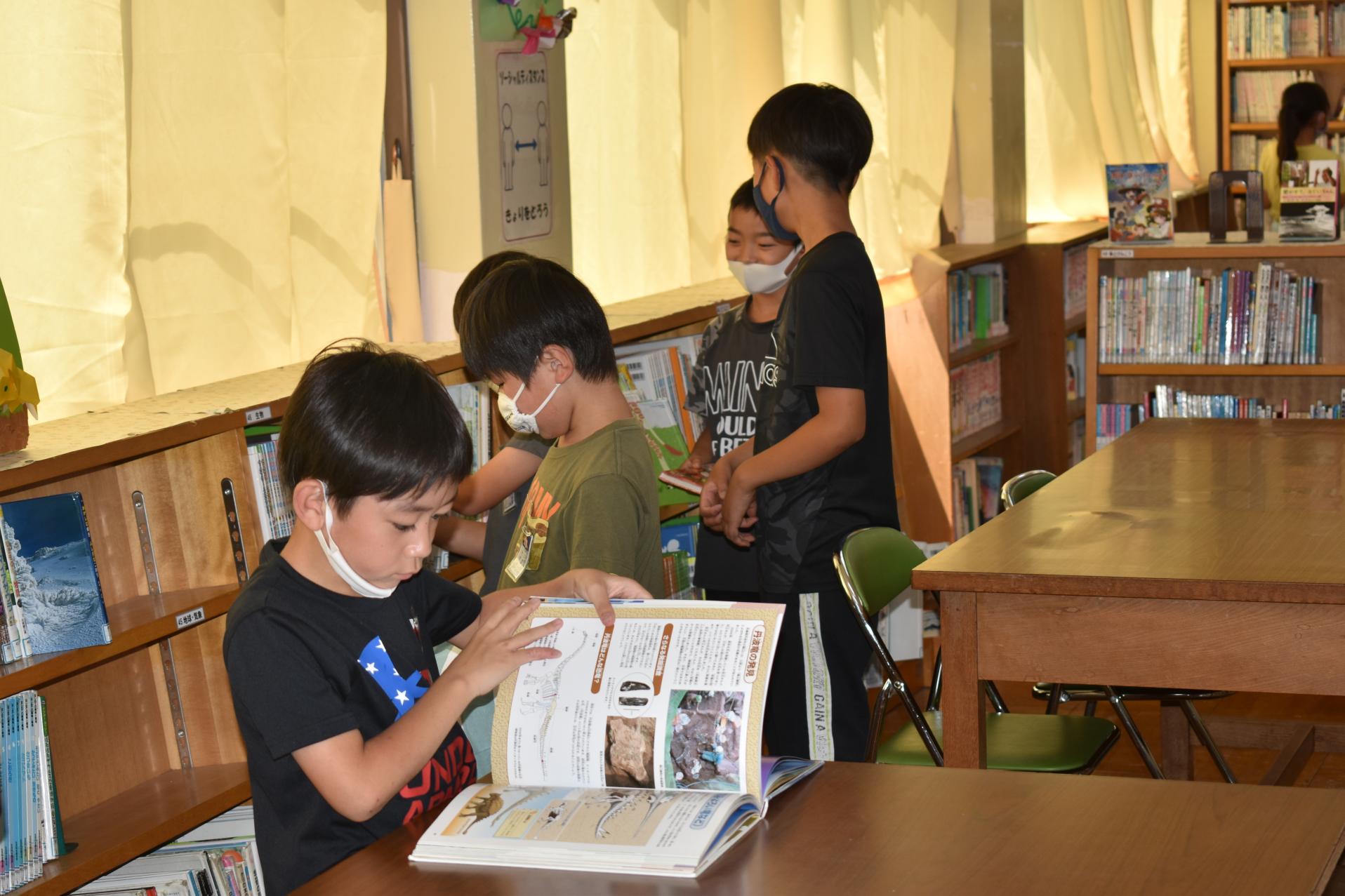 中休みの図書館 中休みの図書館