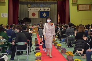 退場