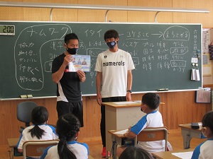 3年 3年