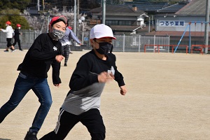 鬼ごっこ