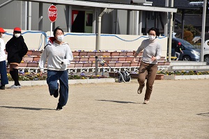 鬼ごっこ