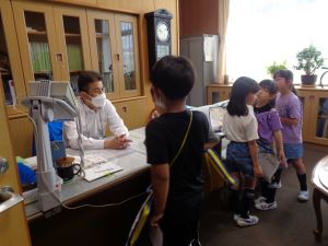 校長室で
