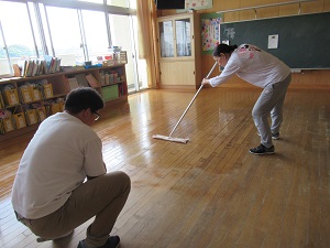 ワックスがけ