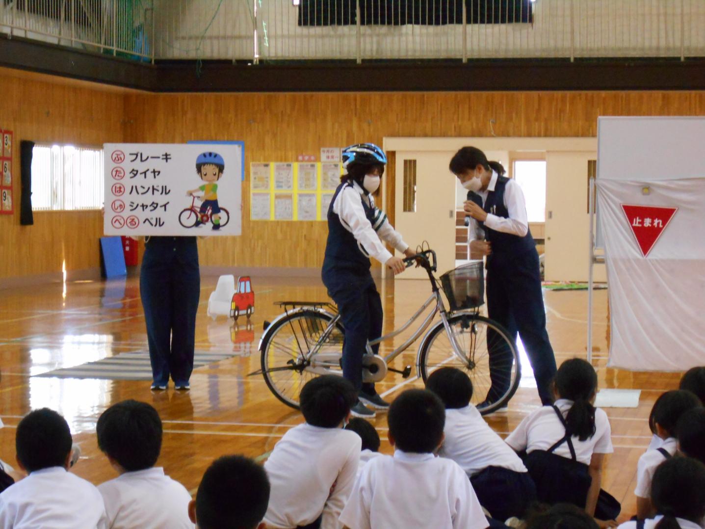 「ぶたはしゃべる」が合言葉 「ぶたはしゃべる」が合言葉