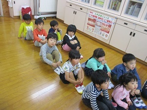 静かに待つ 静かに待つ