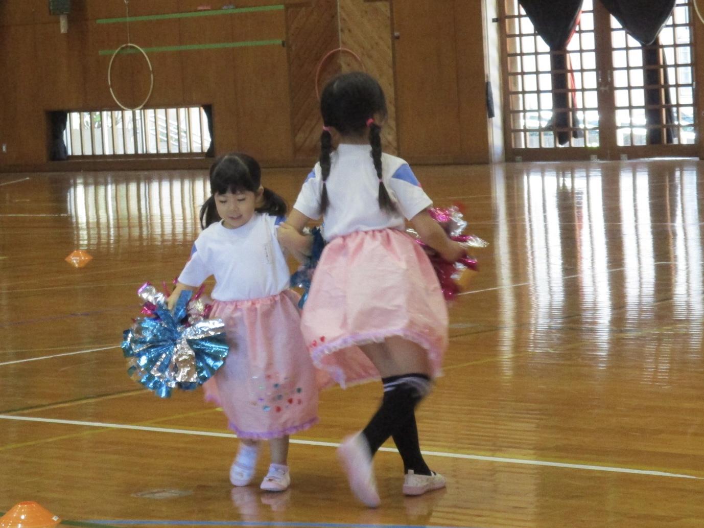2人でスキップ 2人でスキップ