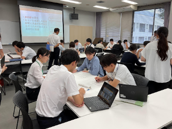 学級活動における授業改善、演習の様子 学級活動における授業改善、演習の様子