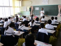 先生に注目させ集中力を高めています