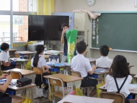 家庭科の授業の様子です 家庭科の授業の様子です