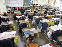 1次避難は机の下へ