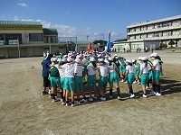 開始前の円陣3 開始前の円陣3