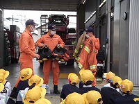 消防士さんが身に着ける用具です