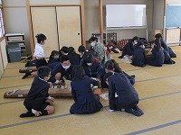 和室でお琴体験をしました