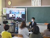 オンラインでの学年保護者会の様子