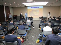 担当の方からのお話の様子です