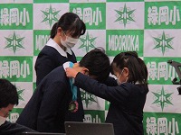 卒業を祝う会はオンラインで実施