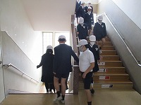 階段は決められた内側を