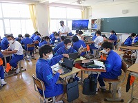 中学生の授業の様子 中学生の授業の様子
