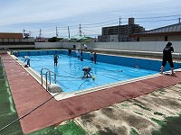 プール清掃の様子1
