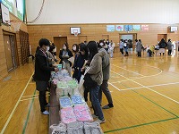 物品販売の様子 物品販売の様子