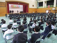 体育館には4年以上が参加 体育館には4年以上が参加