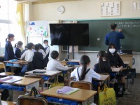 登校班集会6