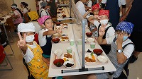 夕食は食堂で