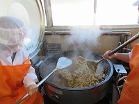 給食調理の様子