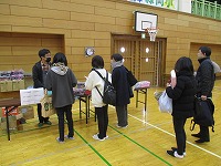 物品販売の様子2 物品販売の様子2