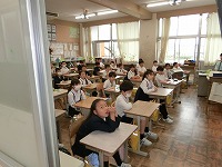 しっかり聞く様子