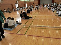 親子で裁縫中！