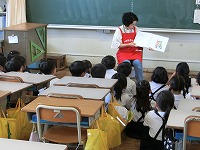 読み聞かせの様子(1)