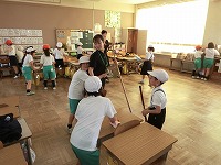 たくさんの児童に囲まれていました! たくさんの児童に囲まれていました!