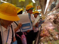 商品をよく見ているよ！