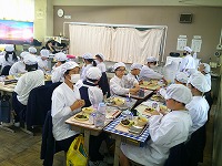 グループ給食の様子(1)