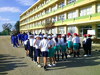 今からチーム分け（中学3年生とドッヂボール）