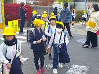 横断歩道は気を付けて渡ろう！