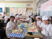 グループで会食