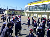 クラスのみんなで八の字跳び！