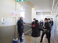 さすまたで対応