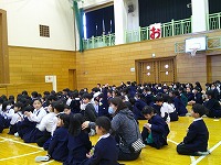 みんなで楽しく盛り上がっています みんなで楽しく盛り上がっています
