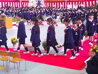 入場です