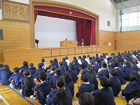 式に臨む様子